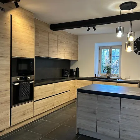 Maison De La Fontaine *